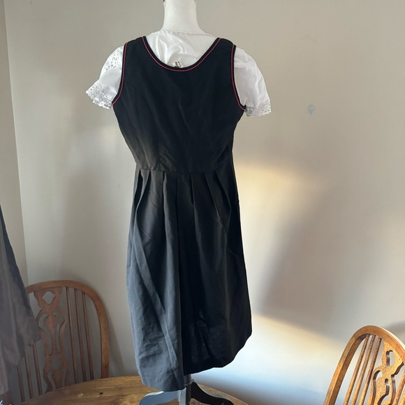 Adult Women’s Dirndl Size M/L Purchased in Germany
Trivera brand - Picture 7 of 9